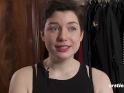 Ersties - Die schöne Birgit aus den USA verwöhnt ihre süße Pussy 13/16