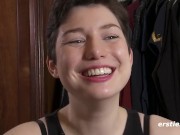 Ersties - Die schöne Birgit aus den USA verwöhnt ihre süße Pussy 16/16