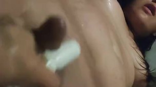 Mi hermanastra transexual me monta mientras nuestros padres no estan