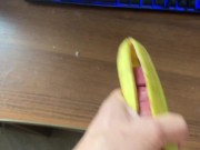 Сладко кончать в банан🍌💦 - Screenshot 10 of 16 - дрочит
