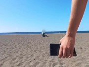 PAZZIA SPIAGGIA NUDISTA italiana esibizionista spompina sconosciuto circondata da guardoni eccitati 5/16