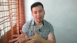 Mientras viajaba en el autobus le hice sexo oral a hombre dotado de 21cm... se vino en mi boca