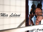 Sexy Mia Lelani squirms in orgasm 1/16