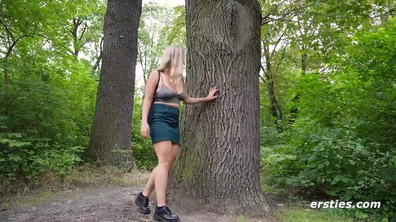 Ersties - Muschi lecken im Park mit Mika und Gabi - Бесплатное секс видео - RedTube