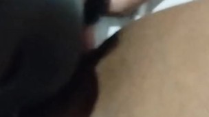 Chupando a bucetinha pequena da magrinha safada.