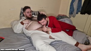 Osos chupándose las pollas en pijama