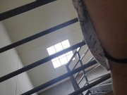 MI SUEGRA ME VISITA EN VESTIDO LEVANTO LA FALDA Y QUE RICULO CULO 8/16