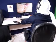 مچ کارمند محجبه و متاهلم رو گرفتم و کوس و کونش مال خودم شد / caught my secretary watching porn 1/16