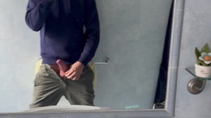 Vestito con solo il cazzo di fuori
