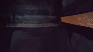 外で歩いていたらおしっこしたくなってそのままお漏らししちゃった・・・【Habang naglalakad ako sa labas, naramdaman kong kailangan kong u】