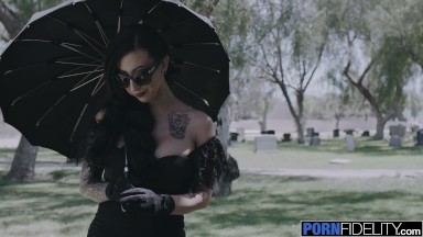 Hot Goth MILF Lily Lane