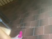 Mi vecina en la Ventana Mostrando su Coño Apretado Abierto! 1/16