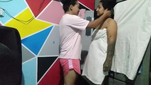 sorprendo a la puta de michel mientras se cambia para follar