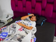 LA DOCTORA HANNAH FOLLA A SU HIJASTRO PARA QUE SE MEJORE. 2/16