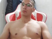 Hombre musculoso pajeando su Enorme Polla 6/16