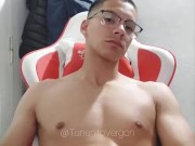 Joven Guapo grabando un Video Porno para su Amante 8/16