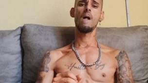 AlexxBlackk se pone caliente