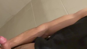 Hoy vi una hermosa chica en el gym me dieron ganas de tocarme y hacerlo💦🔥