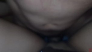 Mi amiga de la secundaria me pidió que la recogiera de la fiesta y me la follé