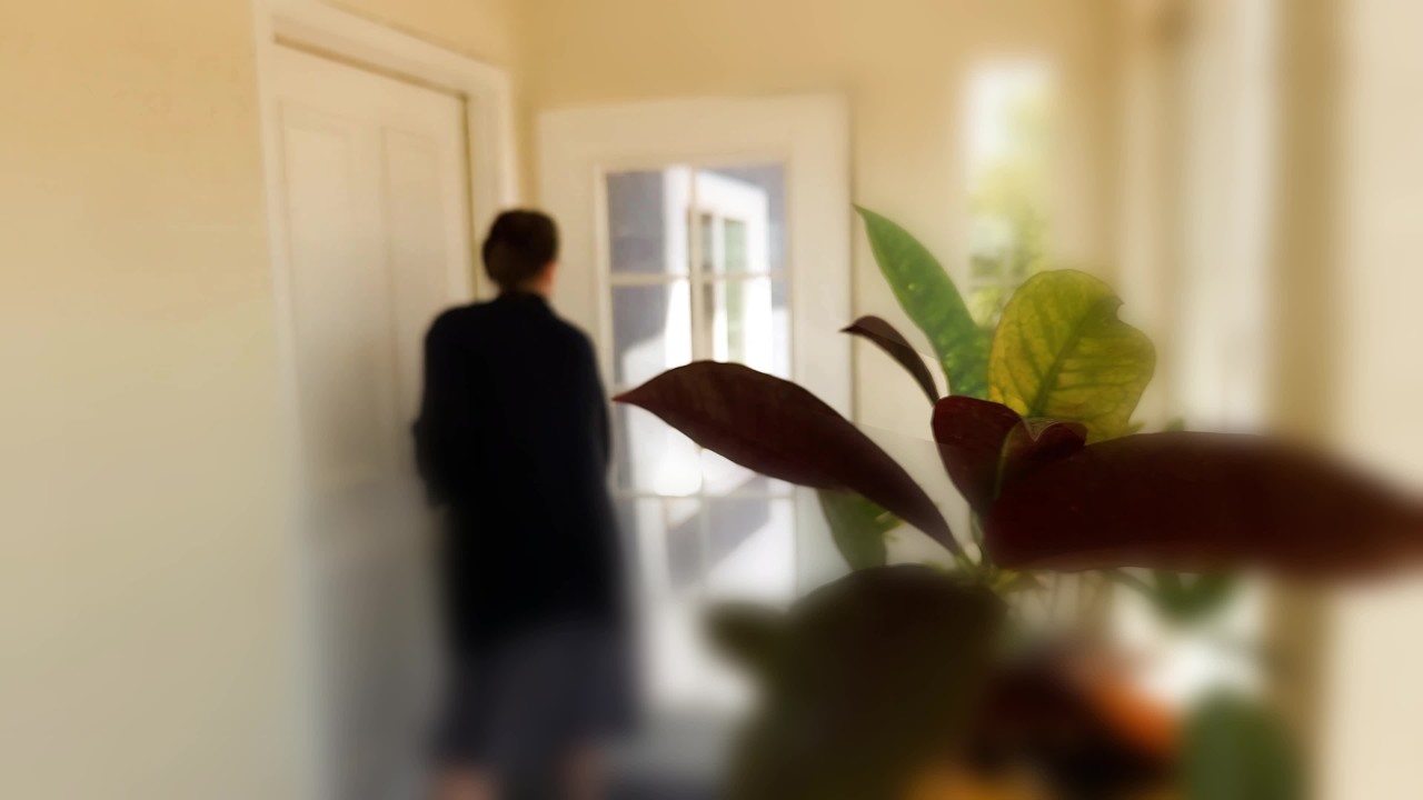 牧師の成熟した妻は、彼女の不在の夫の若くて新婚のメンバーを誘惑します - 無料セックスビデオ - RedTube