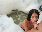 Follando en la piscina del hotel! 7/16