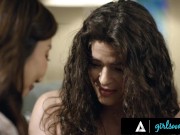 Lesbian Couple Fuck After Years Apart 4/16