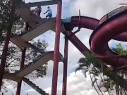 Sexo a três com pau enorme... ele goza em nossos peitos depois de foder por muito tempo 15/16