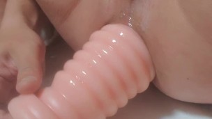 【アナル拡張】8cmアナルプラグに拡げられるアナル
