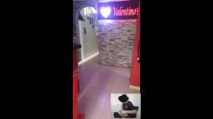 Visito a un buen amigo y mi esposo cornudo escucha todo por celular