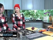 FreeUse Thaksgiving - Family Traditions To Start In Your Own House - TeamSkeet 7/16