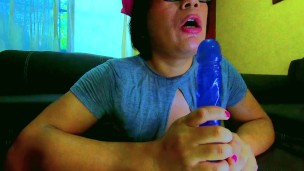 tgirl mamando como loca con arcadas.