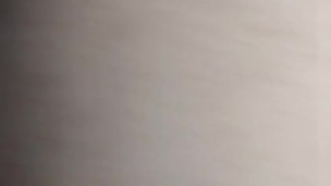 Dei dinheiro para ela se exibir, fuder e deixar gozar dentro. Pretinha magrinha em público.