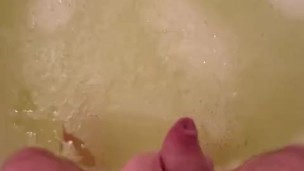 SUBMISSIVE GAY TOP GETS SO HORNY IN THE BATH AND DECIDES TO UNLOAD IN BATH TUB