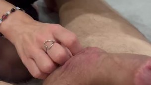 J ai envie qu il jouisse entre mes petits seins