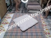 студенты развлекаются на кухне 1/16