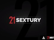 Hot Babe Gets Sticky Cumshot On Face After Hard DP 16/16