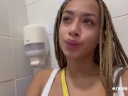 Ersties - Heißer Ausflug in ein Schnellrestaurant mit Exhibitionistin Naomi 16/16