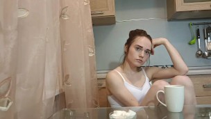 Пока парень задерживается на работе дала его лучшему другу (часть 2)