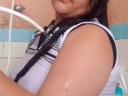 Dançando e molhando meu braço no banho - Parte 1/2 15/16