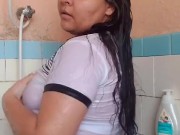 Dançando e molhando meu braço no banho - Parte 1/2 5/16