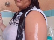 Dançando e molhando meu braço no banho - Parte 2/2 5/16