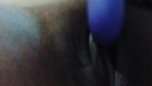 Deixando a buceta bem molhada na masturbação.