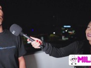 ¡Es el culo más grande que he visto y probado en mi vida! Thaina Fields se folla a un fan cachondo después de entrevistarlo. 6/16