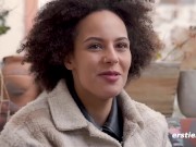 Ersties - Lia A wird beim Backen geil und besorgt es sich auf dem Küchentresen 16/16