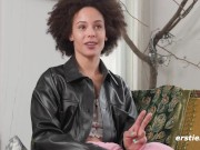 Ersties - Lia A wird beim Backen geil und besorgt es sich auf dem Küchentresen 2/16