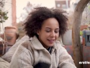 Ersties - Lia A wird beim Backen geil und besorgt es sich auf dem Küchentresen 9/16