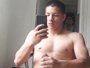 Argentino Muculoso Pajeandose y llenando el piso de Semen! 12/16