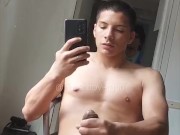 Argentino Muculoso Pajeandose y llenando el piso de Semen! 13/16