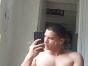 Argentino Muculoso Pajeandose y llenando el piso de Semen! 14/16