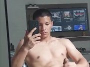 Argentino Muculoso Pajeandose y llenando el piso de Semen! 5/16